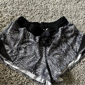 Lululemon size 8 Hotty Hot shorts